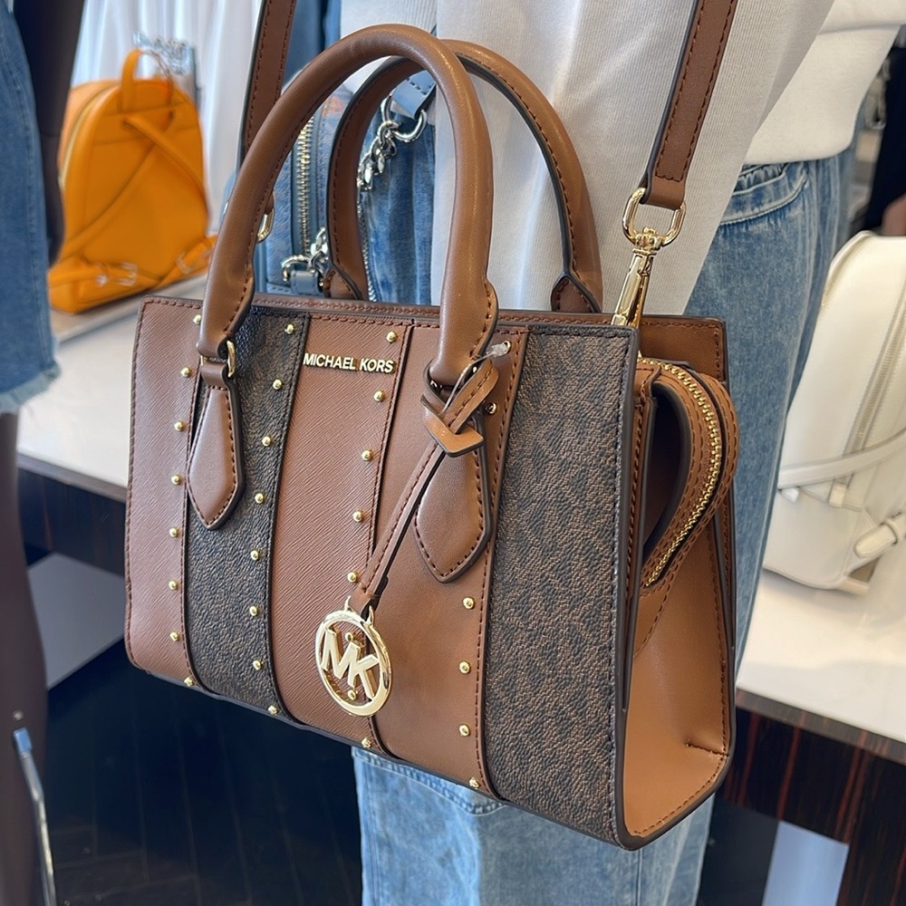 MICHAEL KORS Sheila Sm Studded Patchwork Signature Logo CZ Satchel Crossbody
NWT - Picture 16 of 16
